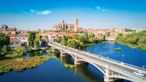 Imagen del puente romano y la catedral de Salamanca